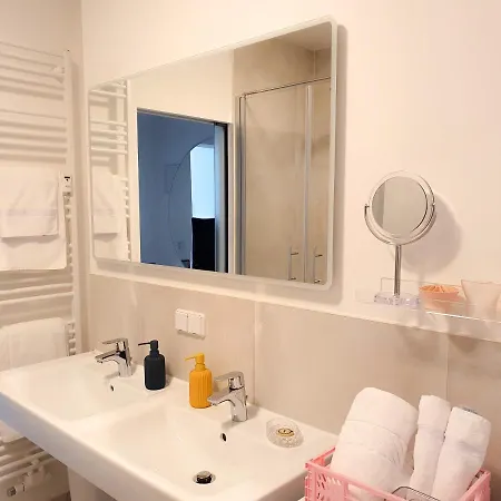 Pb Ferienwohnungen - Fewo 6 - Stilvoll Eingerichtetes Apartment Im Herzen Senftenbergs Buitenkant foto